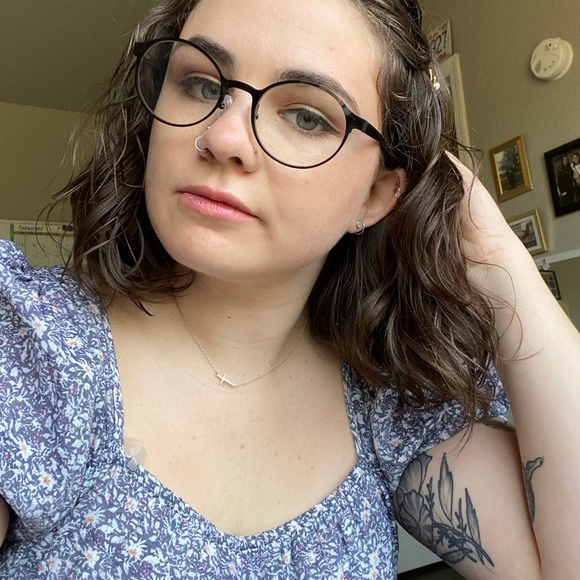 Meet your Posher, Jenna - Picture 3 of 3